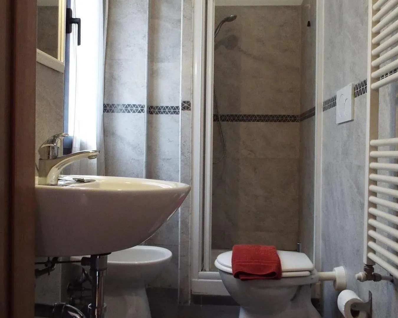 Milano Hostel 2*,