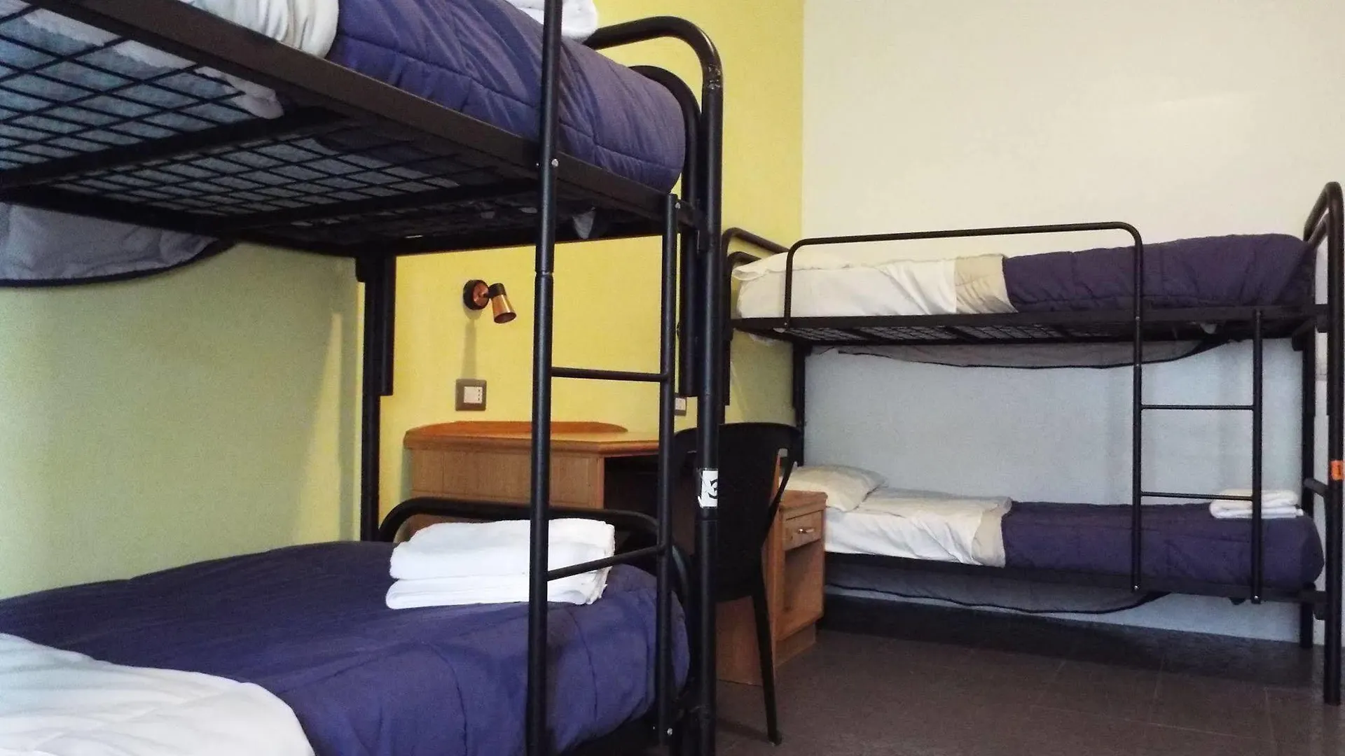 Milano Hostel 2*,